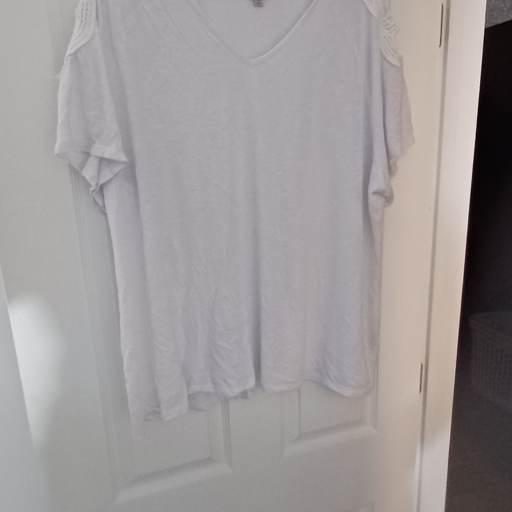 Avenue Light Gray V-Neck Short Sleeve Top